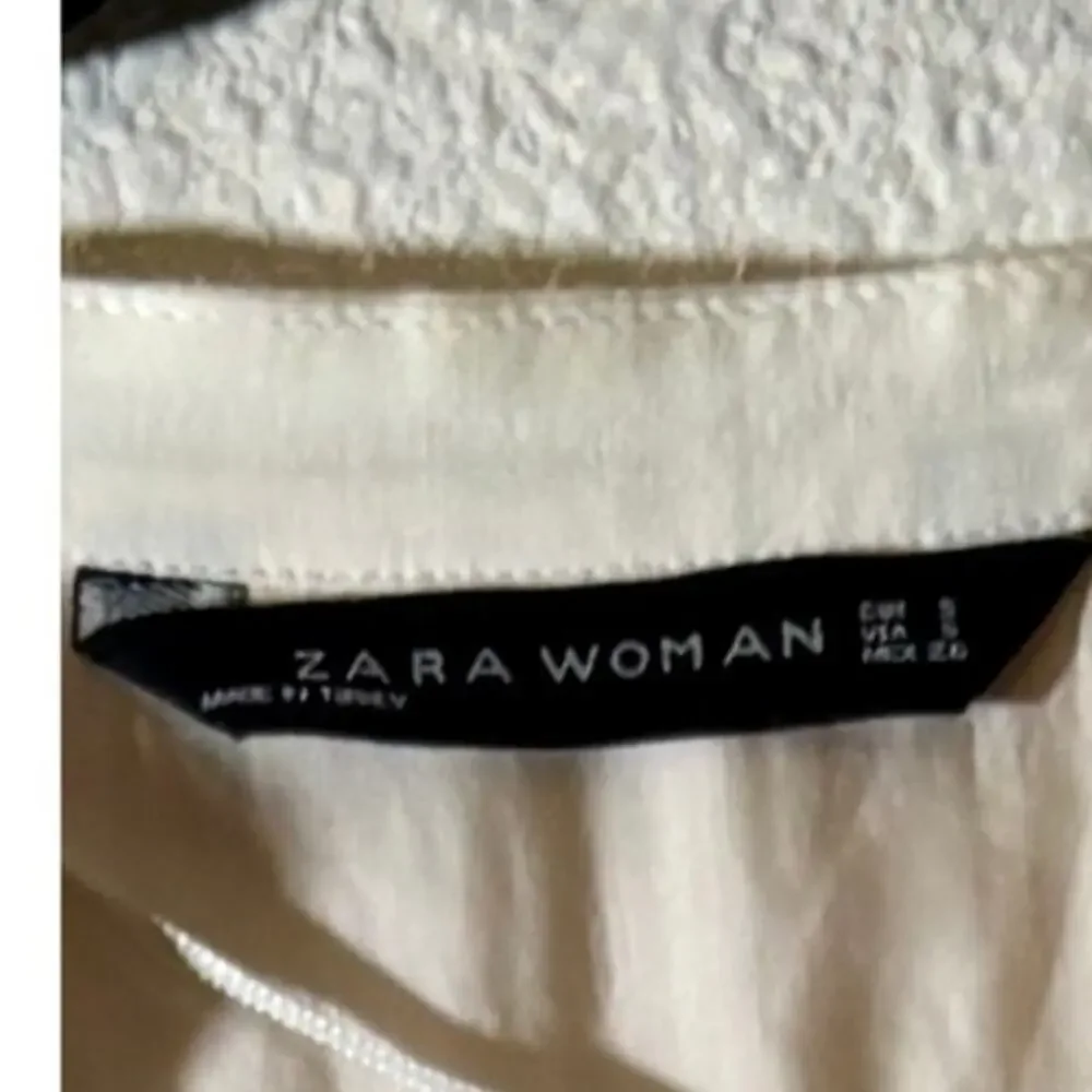 Zara Woman Size S Cream Semi-Sheer Popover Split V-Neck Long Sleeve Top